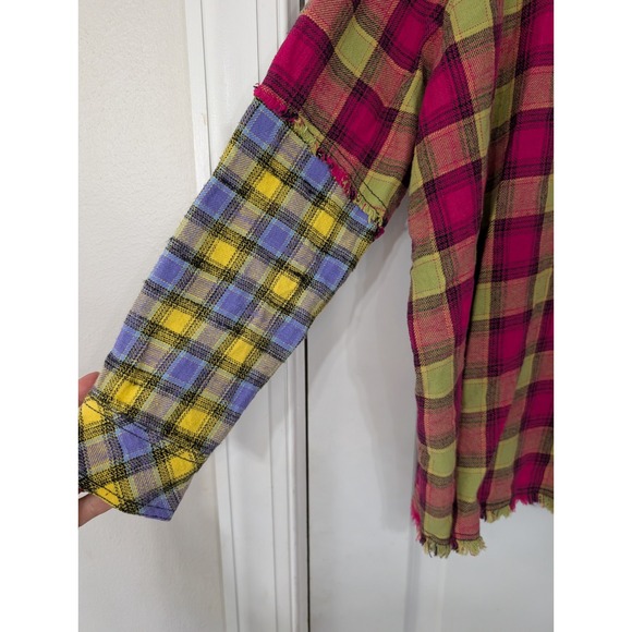 BDG Urban Outfitters Pink Combo Plaid Flannel Shirt Distressed Fringe‎ Small NWT - Picture 4 of 7